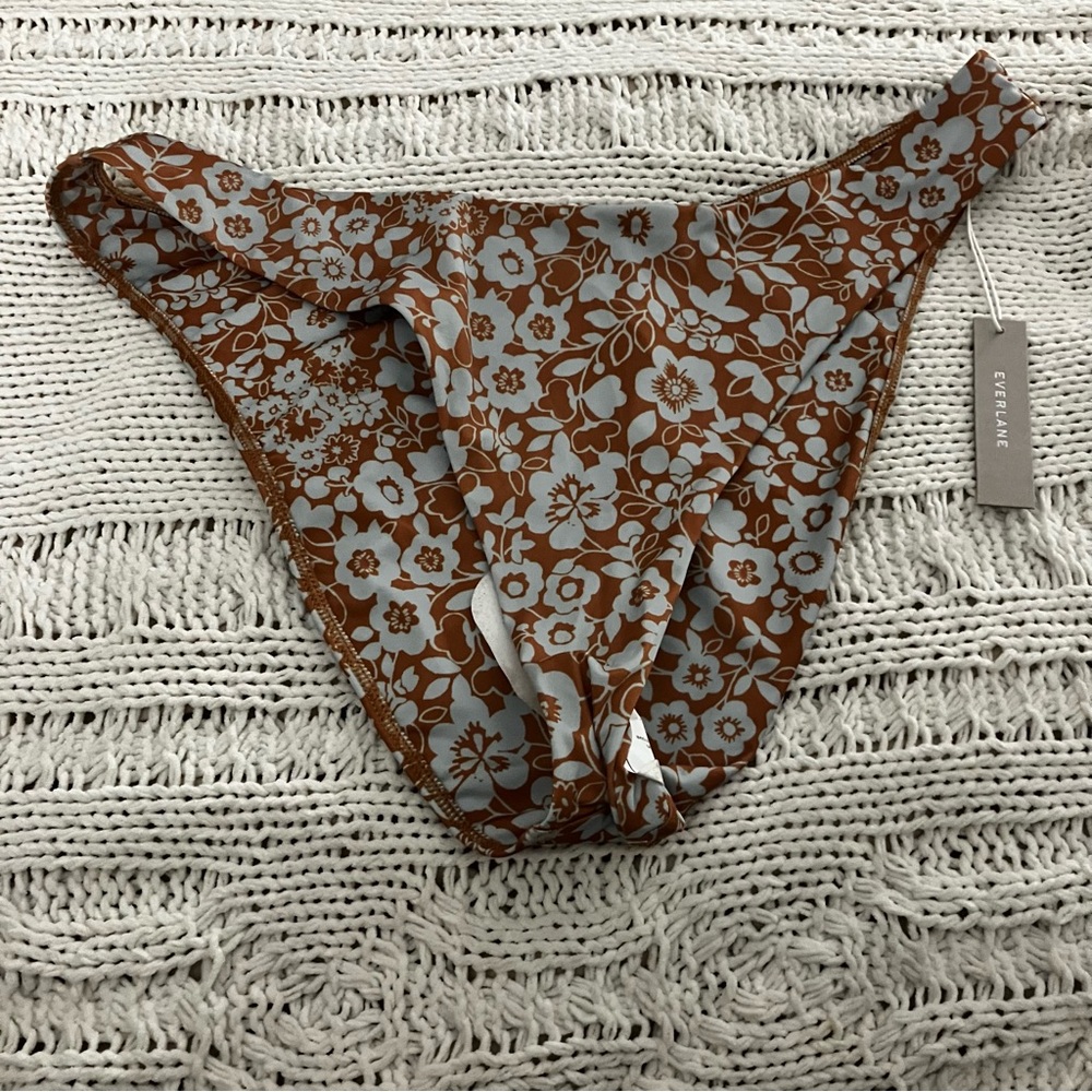 Women’s Everlane thigh high size XL bikini
Bottoms new with tags!